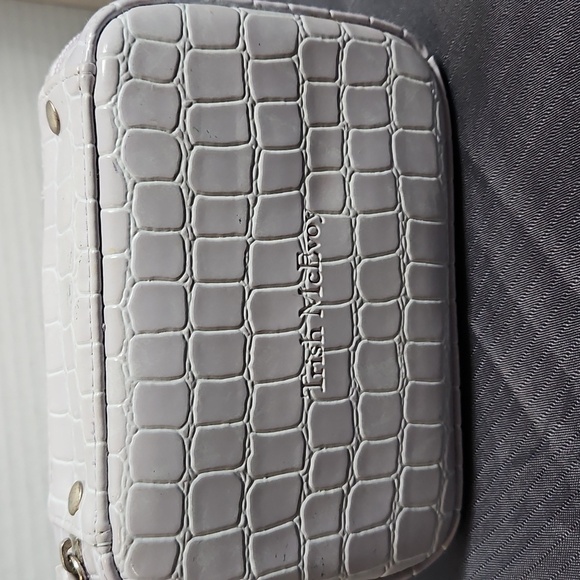 TRISH MCEvoy MAKE-UP CASE IN LAVANDER - Picture 1 of 10